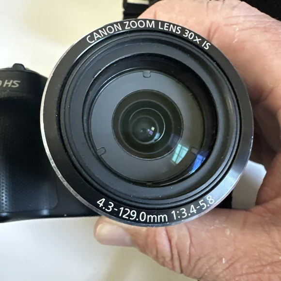 Canon Black Digital Camera with Accessories SX510 HS - Picture 3 of 7